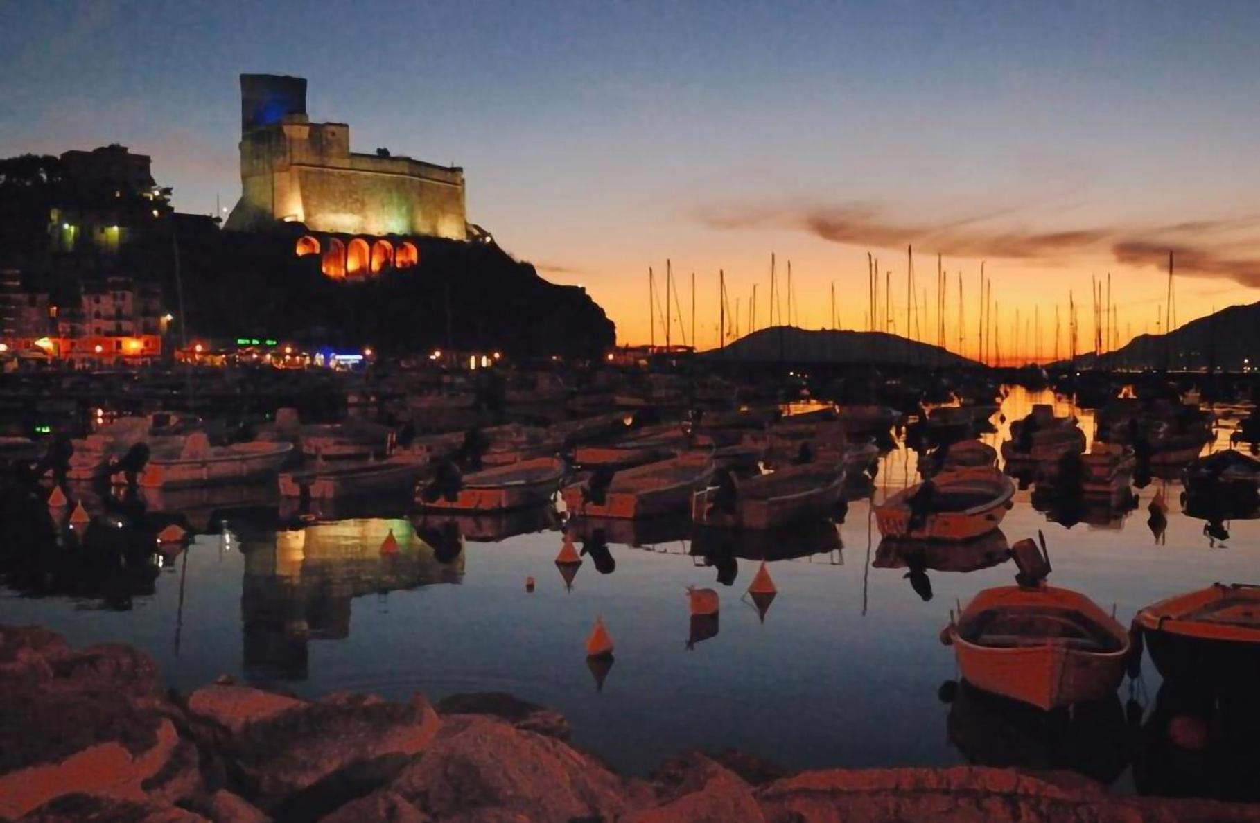 Affittacamere "In Piazzetta Da Vasco" เลริชี ภายนอก รูปภาพ
