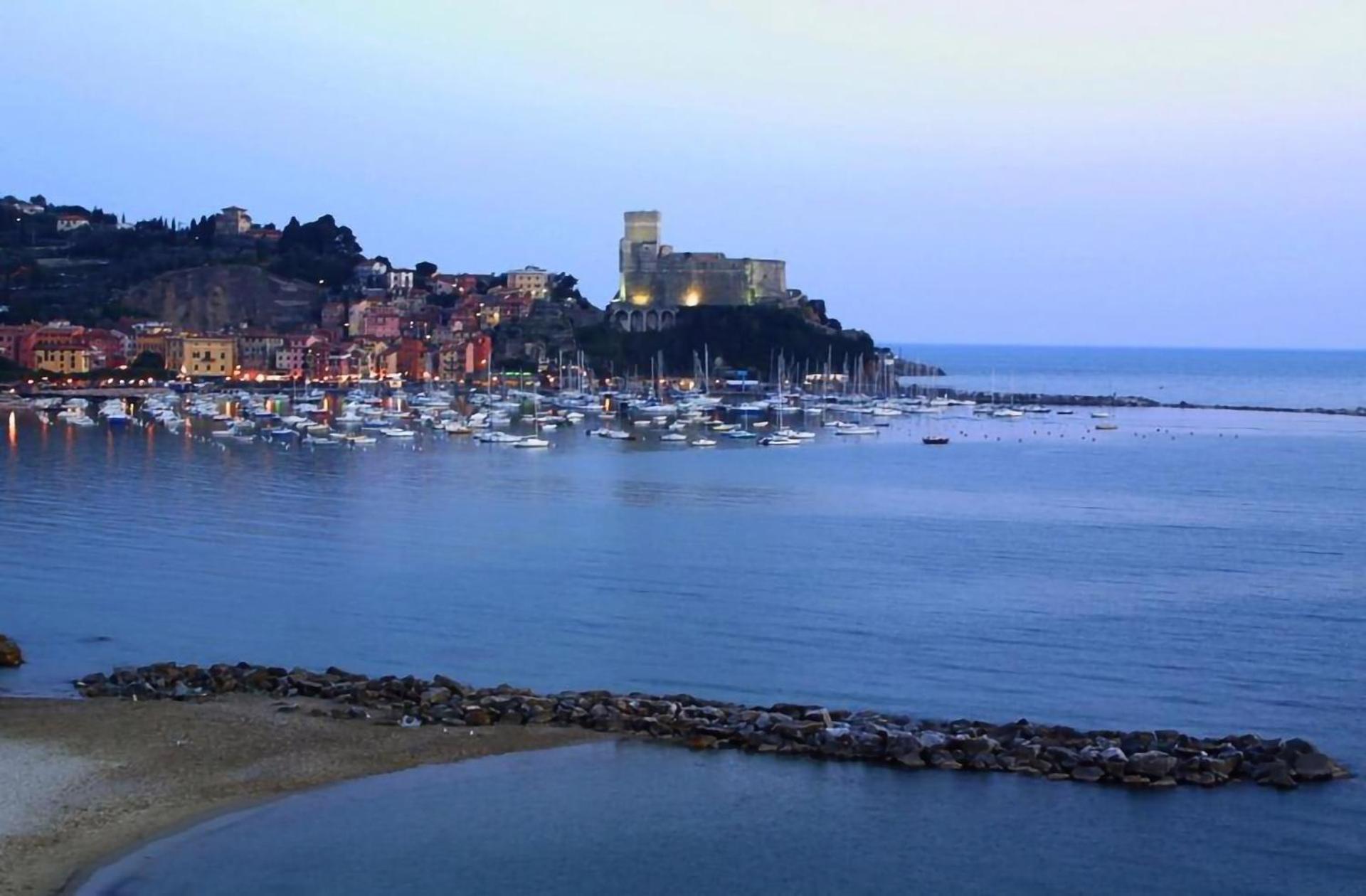 Affittacamere "In Piazzetta Da Vasco" เลริชี ภายนอก รูปภาพ