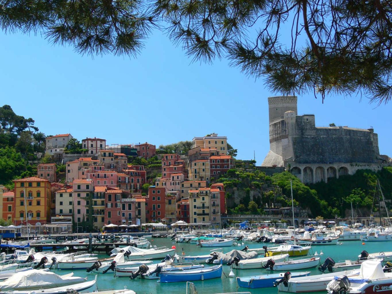 Affittacamere "In Piazzetta Da Vasco" เลริชี ภายนอก รูปภาพ