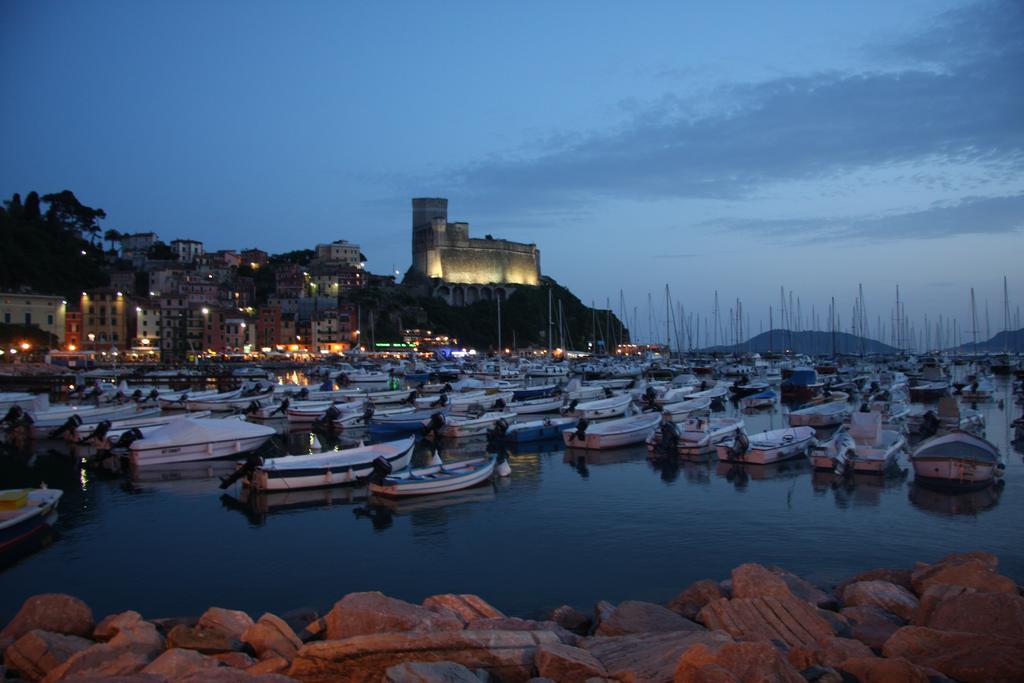 Affittacamere "In Piazzetta Da Vasco" เลริชี ภายนอก รูปภาพ